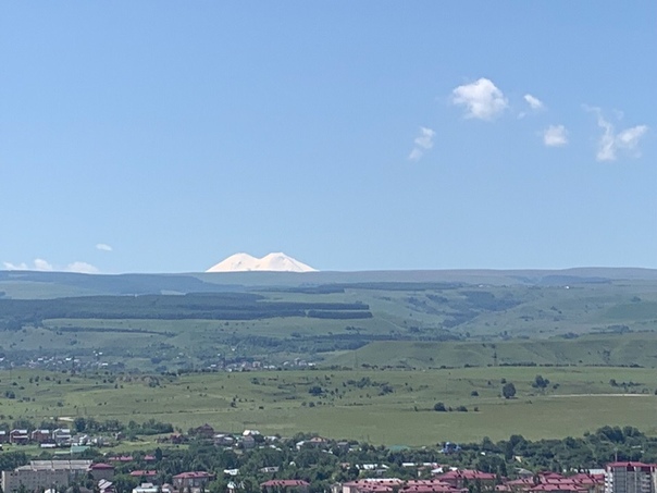 Самый длинный зиплайн в России (более 1 км над ущельем в 33 этажа) испытали Александр Сурин, Рашид Камалетдинов и Сергей Климентьев, ледяной поток Медовых водопадов проверили Стас Ющенко и Макс Серебряков, а все вместе получили незабываемые впечатления от гостеприимства Карачаево-Черкесии и блюд ее кухни. Ну и две белоснежные вершины Эльбруса открылись сегодня команде во всей своей красе впервые за все сборы. Завтра полет домой, неделя долгожданного отдыха и в зал!