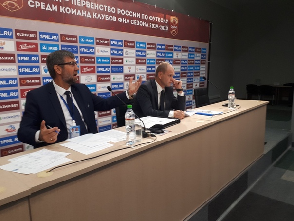 Предматчевое совещание на стадионе "Нижний