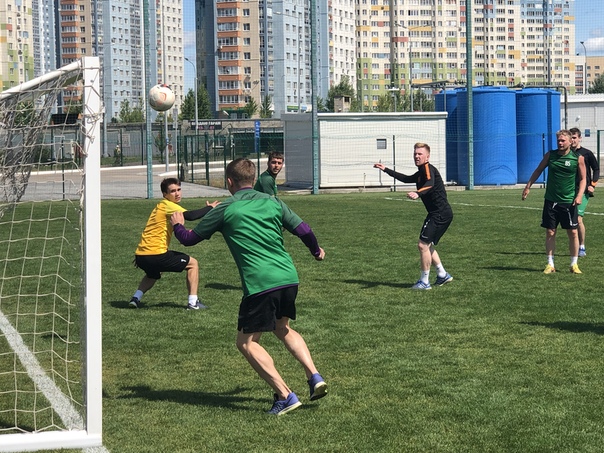 Начали тренировку с поздравлений