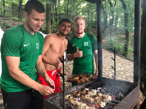 "ОРГХИМ" ЗАВЕРШИЛ ПЕРВУЮ НЕДЕЛЮ СБОРОВ В ЖЕЛЕЗНОВОДСКЕ
    
      
      .
    
    
      МФК ОРГХИМ Нижегородская область 
      today at 7:50 pm
    
Первая неделя сборов завершилась оздоровительной баней и подарком команде от новичков клуба - собственноручно приготовленным кавказским шашлыком! Теперь официально все вместе к новым высотам!