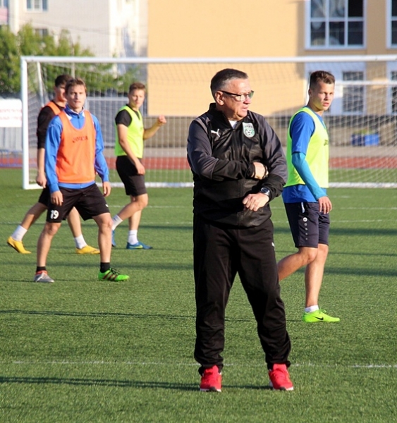 НАКАНУНЕ.