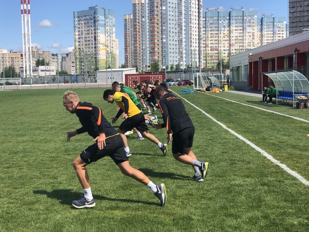 Начали тренировку с поздравлений
