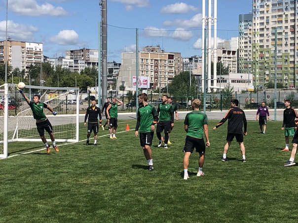 Начали тренировку с поздравлений