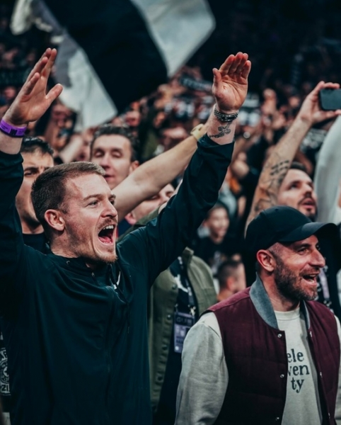 🤝 Отдых неотделим от спорта
Во время отпуска игроки продолжали..