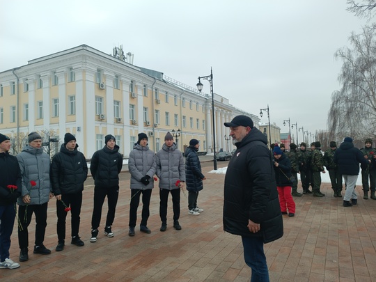 Сегодня сборная России по хоккею с мячом посетила ..