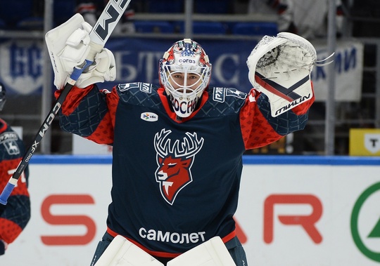 Вратарь «Торпедо» 🦌 Иван Бочаров, оформивший третий сухарь в..