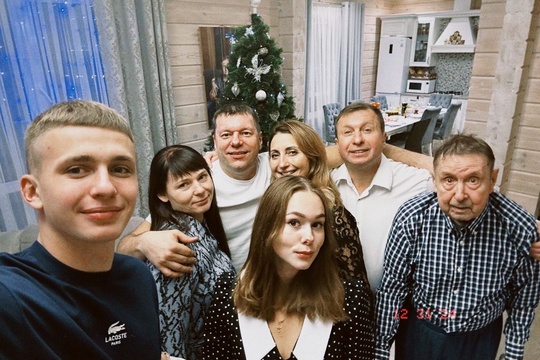 🎄 СЕМЬЯ СУТУГИНЫХ: С НОВЫМ..