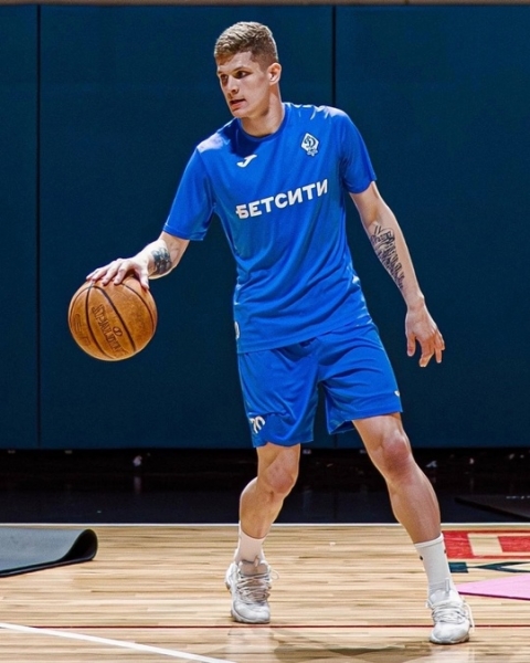 🧿🧿 На ночь гляля
ВАЛЕНТИН ПАЛЬЦЕВ: С ЛЮБЫМ МЯЧОМ - НА..