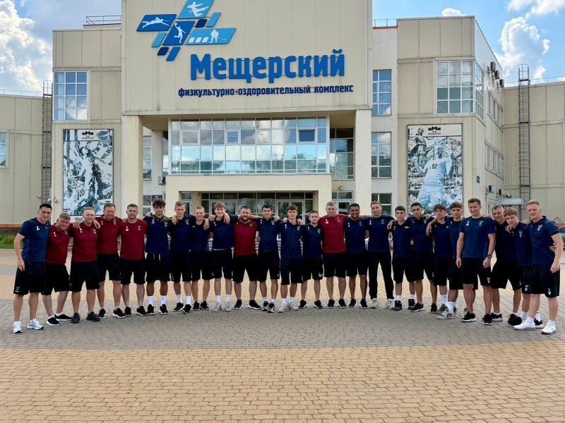 Погнали на учебно-тренировочные сборы на базу «Изумрудное»..