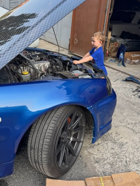 У Дениса Костина свои приятные заботы как владельца Nissan Skyline R34 из..