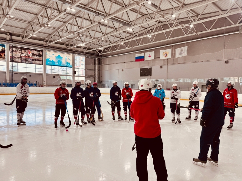«Старт» вышел на лёд после отпуска❣️
Наши спортсмены вовсю..