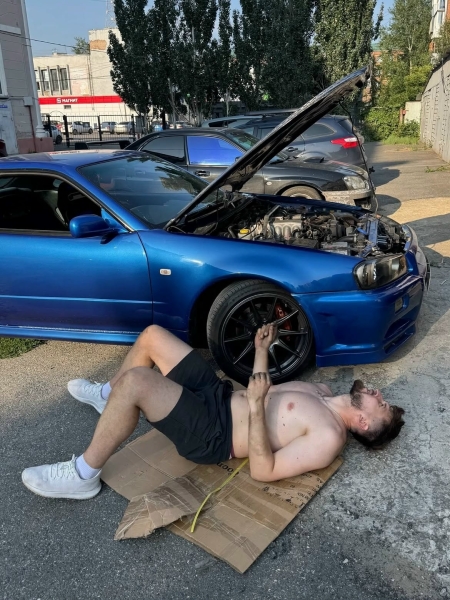 У Дениса Костина свои приятные заботы как владельца Nissan Skyline R34 из..