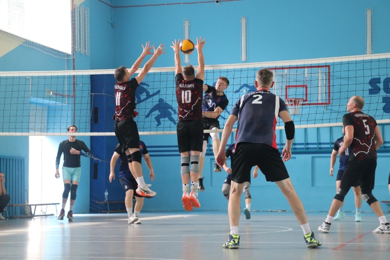 Память объединяет, спорт вдохновляет! 🏐
26 июля в спортивных..