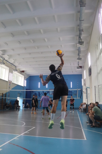 Память объединяет, спорт вдохновляет! 🏐
26 июля в спортивных..