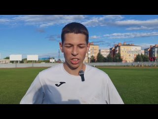 ВРАТАРЬ "ГОРОДЦА" ДМИТРИЙ ВАСИЛЬЕВ И ПОЛУЗАЩИТНИК "СЕМЕНОВА"..