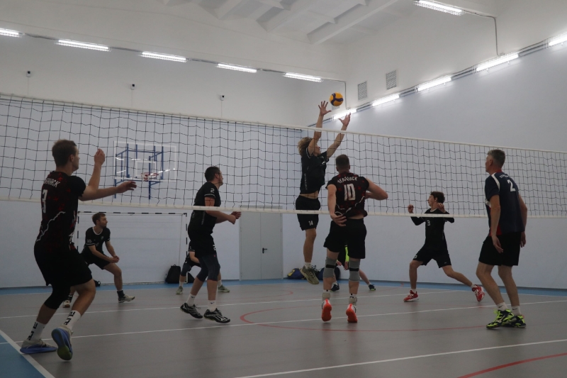 Память объединяет, спорт вдохновляет! 🏐
26 июля в спортивных..