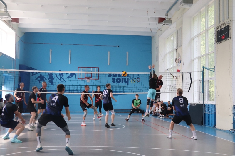 Память объединяет, спорт вдохновляет! 🏐
26 июля в спортивных..