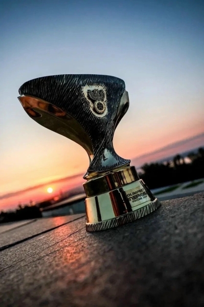 🏆 Легенды футбола и главный футбольный трофей страны — в Нижнем..